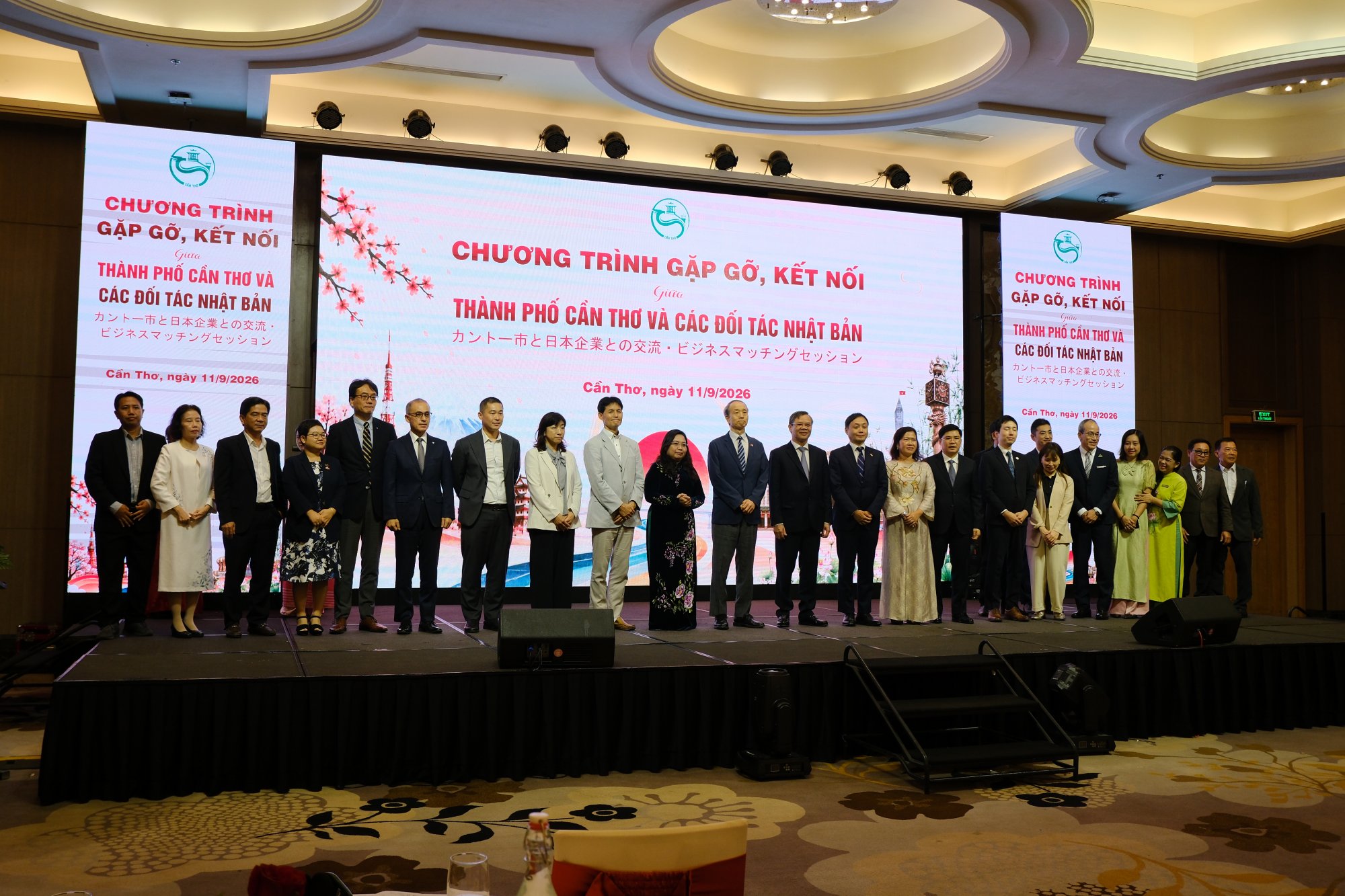 Đón học viên hồi hương